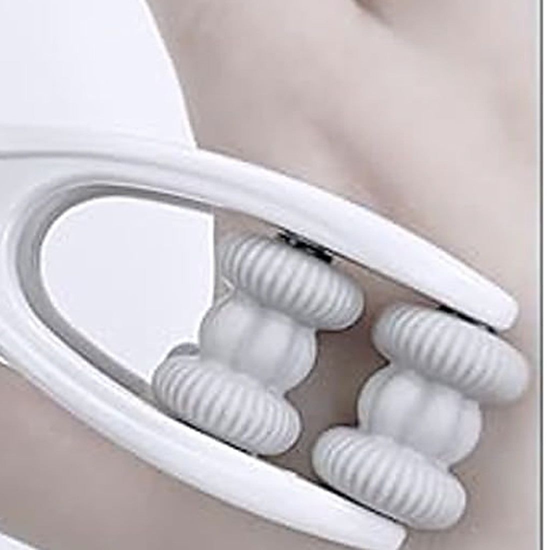 Finger Flow Massage-Roller im Einsatz an Handfläche und Daumenballen