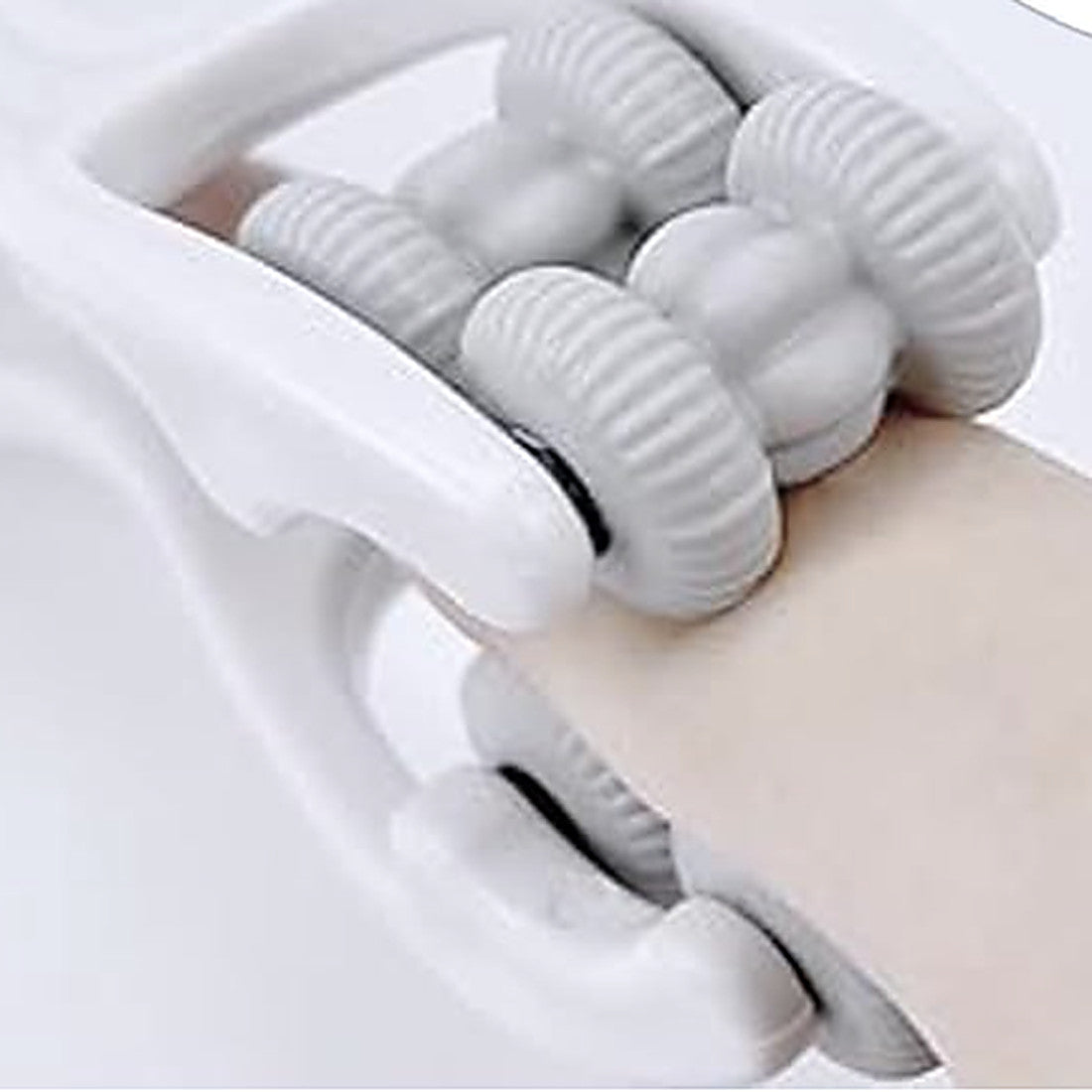 Finger Flow Massage-Roller im Einsatz am Handgelenk