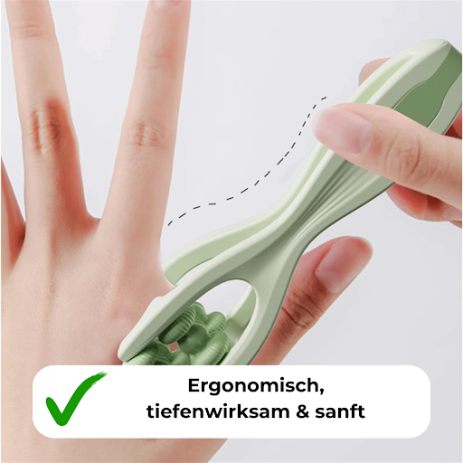 Finger Flow Massage-Roller in Salbei wird über die Finger einer Hand gerollt – ergonomisch, tiefenwirksam und sanft
